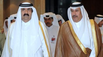 حمد بن جاسم يكشف سبب تسليم أمير قطر الوالد الحكم للشيخ تميم