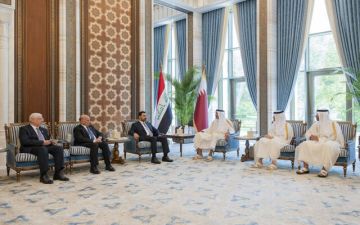 أمير قطر يعقد جلسة مباحثات رسمية مع رئيس مجلس الوزراء العراقي أمير قطر يعقد جلسة مباحثات رسمية مع رئيس مجلس الوزراء العراقي
