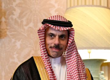وزير الخارجية السعودي يتلقى اتصالا من رئيس الوزراء القطري وزير الخارجية السعودي يتلقى اتصالا من رئيس الوزراء القطري