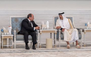 أمير قطر يواصل استقبال وفود التعازي لليوم الثاني أمير قطر يواصل استقبال وفود التعازي لليوم الثاني