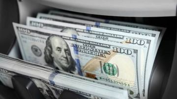 الدولار يهبط لأدنى مستوى في شهرين مع تراجع توقعات الفائدة الدولار يهبط لأدنى مستوى في شهرين مع تراجع توقعات الفائدة