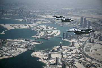 وسائل إعلام إيرانية: طهران تحث قطر على نقل 4 طيارين محتجزين إلى البر