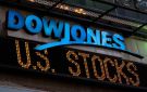 داو يقفز 1000 نقطة بدعم أرباح الشركات وآمال فتح هرمز - qa
