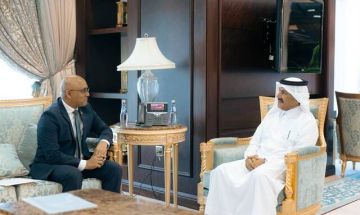 أمير قطر يتلقى رسالة من رئيس المالديف تتصل بالعلاقات الثنائية أمير قطر يتلقى رسالة من رئيس المالديف تتصل بالعلاقات الثنائية