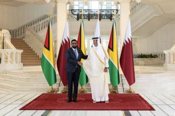 أمير قطر ورئيس غويانا يبحثان تعزيز التعاون الاستثماري أمير قطر ورئيس غويانا يبحثان تعزيز التعاون الاستثماري