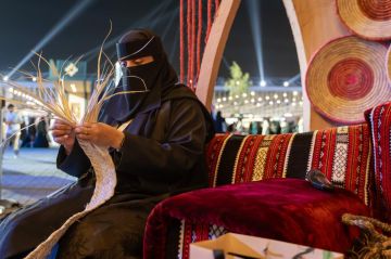الحرف اليدوية تسرق الأضواء في معرض الرياض للكتاب