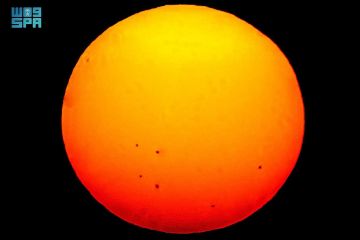 مرصد نور الفلك بالقصيم يرصد بقعا شمسية كبيرة ويتوقع توهجات متوسطة التأثير مرصد نور الفلك بالقصيم يرصد بقعا شمسية كبيرة ويتوقع توهجات متوسطة التأثير