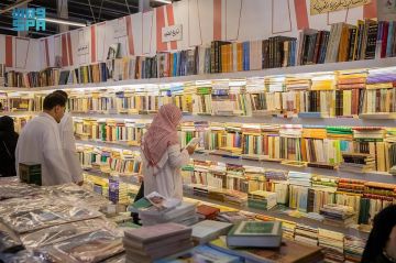 في معرض الرياض للكتاب.. ركن خاص يعرض منتقيات من الصحف الورقية القديمة في معرض الرياض للكتاب.. ركن خاص يعرض منتقيات من الصحف الورقية القديمة