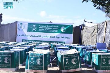 مركز الملك سلمان للإغاثة يوزع مساعدات غذائية لنازحي مواصي القرارة ضمن حملة دعم الشعب الفلسطيني مركز الملك سلمان للإغاثة يوزع مساعدات غذائية لنازحي مواصي القرارة ضمن حملة دعم الشعب الفلسطيني