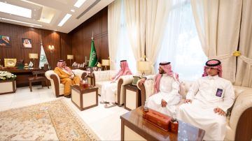 أمير حائل يستعرض خطط وبرامج جمعية تحفيظ القرآن الكريم بالمنطقة أمير حائل يستعرض خطط وبرامج جمعية تحفيظ القرآن الكريم بالمنطقة