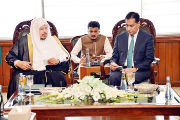 رئيس مجلس الشورى يعقد جلسة مباحثات رسمية مع رئيس الجمعية الوطنية الباكستانية في إسلام آباد