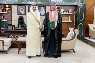 أمير الشرقية يكرم مواطنين لإخمادهما حريقا في محل تجاري بمحافظة الجبيل أمير الشرقية يكرم مواطنين لإخمادهما حريقا في محل تجاري بمحافظة الجبيل