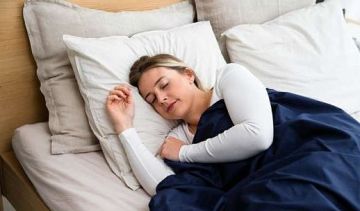 حتى تتقلب في فراشك.. دراسة: هذه الأجزاء من الدماغ تظل في حالة تأهب أثناء النوم