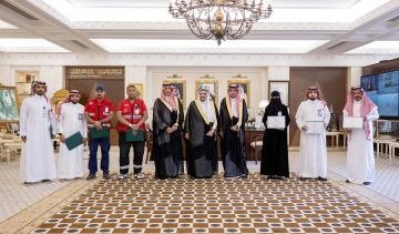 فيصل بن مشعل ييتسلم شهادة الامتثال الإسعافي الممنوحه لديوان إمارة القصيم