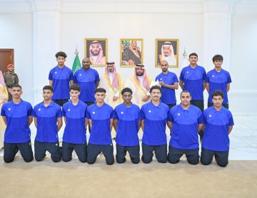 أمير جازان يستقبل رئيس وأعضاء مجلس إدارة نادي اليرموك بمناسبة صعود فرق النادي أمير جازان يستقبل رئيس وأعضاء مجلس إدارة نادي اليرموك بمناسبة صعود فرق النادي