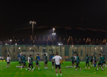 رينارد يواجه الإعلام.. والحمدان شارك في التدريب.. الأخضر يكثف تحضيراته لمواجهة العراق