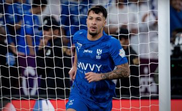 الهلال يهزم الشباب بـ 10 لاعبين ويضيق خناق الصدارة على النصر الهلال يهزم الشباب بـ 10 لاعبين ويضيق خناق الصدارة على النصر