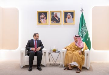 فيصل بن فرحان ووزير خارجية سوريا يبحثان الجهود المبذولة لدعم أمن سوريا واقتصادها