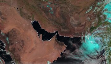الحالة المدارية على بحر العرب.. أمطار غزيرة ورياح نشطة دون تأثير مباشر على أجواء المملكة الحالة المدارية على بحر العرب.. أمطار غزيرة ورياح نشطة دون تأثير مباشر على أجواء المملكة