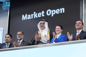 رئيس البنك الإسلامي يفتتح سوق لندن للأوراق المالية احتفالا بإدراج صكوك خضراء بقيمة 500 مليون يورو