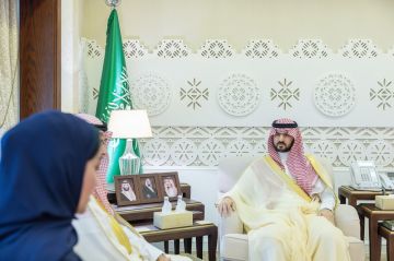نائب أمير الشرقية يستقبل المشرف العام على البعثة التعليمية في البحرين ومدير عام التعليم بالمنطقة نائب أمير الشرقية يستقبل المشرف العام على البعثة التعليمية في البحرين ومدير عام التعليم بالمنطقة