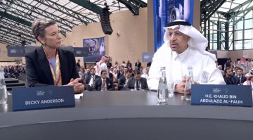 وزير الاستثمار: 90 من الاستثمارات الأجنبية المباشرة في المملكة غير نفطية وزير الاستثمار: 90 من الاستثمارات الأجنبية المباشرة في المملكة غير نفطية