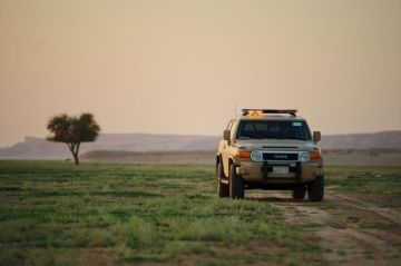 ضبط مواطن لارتكابه مخالفة رعي في محمية الملك عبدالعزيز الملكية ضبط مواطن لارتكابه مخالفة رعي في محمية الملك عبدالعزيز الملكية