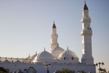 إشادة بقرار الملك سلمان فتح مسجد القبلتين على مدار الساعة