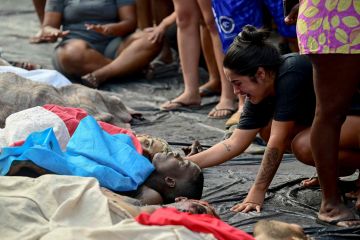 أكثر من 40 جثة في شوارع ريو دي جانيرو بعد أعنف مداهمة للشرطة أكثر من 40 جثة في شوارع ريو دي جانيرو بعد أعنف مداهمة للشرطة