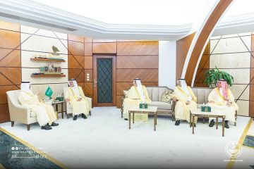 بصفة المنطقة وجهة للرياضة والفعاليات المجتمعية .. أمير الشرقية يستقبل رئيس أرامكو ويطلع على تقرير ملعب أرامكو بصفة المنطقة وجهة للرياضة والفعاليات المجتمعية .. أمير الشرقية يستقبل رئيس أرامكو ويطلع على تقرير ملعب أرامكو