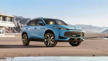 إم جي تطلق سيارتها الهجينةHS في الشرق الأوسط