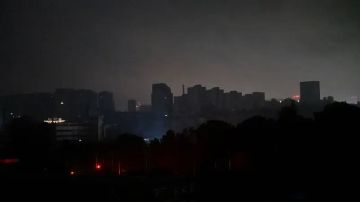 أوكرانيا تغرق في الظلام مجددا بعد ضربات روسية كثيفة استهدفت البنية التحتية للطاقة أوكرانيا تغرق في الظلام مجددا بعد ضربات روسية كثيفة استهدفت البنية التحتية للطاقة