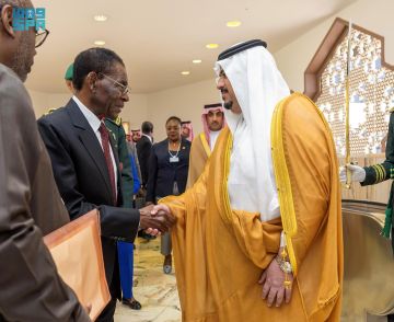 رئيس جمهورية غينيا الاستوائية يغادر الرياض وفي مقدمة مودعيه نائب أمير المنطقة رئيس جمهورية غينيا الاستوائية يغادر الرياض وفي مقدمة مودعيه نائب أمير المنطقة