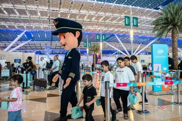 طيران ناس يدشن أول منطقة لتسجيل المسافرين الأطفال وعائلاتهم في مطار جدة طيران ناس يدشن أول منطقة لتسجيل المسافرين الأطفال وعائلاتهم في مطار جدة