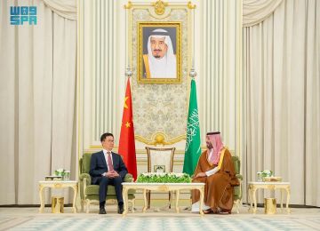 قصر اليمامة.. ولي العهد يستقبل نائب رئيس جمهورية الصين الشعبية