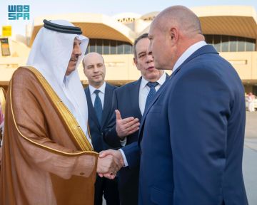 وزير شؤون الدفاع المدني والطوارئ الروسي يصل إلى الرياض وزير شؤون الدفاع المدني والطوارئ الروسي يصل إلى الرياض