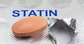 استشاري يوضح: متى يمكن إيقاف أدوية خفض الكوليسترول بعد بدئها؟