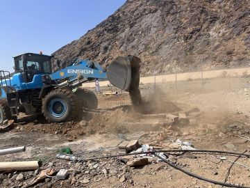 بيئة الليث تردم بئرا مكشوفة في مركز بني يزيد ضمن جهودها لحماية الأرواح والممتلكات بيئة الليث تردم بئرا مكشوفة في مركز بني يزيد ضمن جهودها لحماية الأرواح والممتلكات