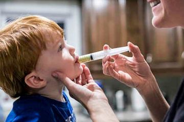 منها القاعدة الذهبية .. 8 قواعد تضمن إعطاء الدواء لطفلك بشكل آمن