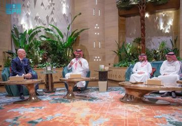 ولي العهد يلتقي رئيس فيفا لبحث فرص تطوير التعاون الرياضي