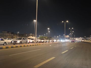 اختناق مروري بالمدخل الجنوبي لـمحايل يثير استياء الأهالي والمسافرين اختناق مروري بالمدخل الجنوبي لـمحايل يثير استياء الأهالي والمسافرين