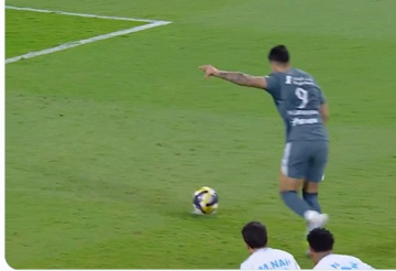 الهلال يتخطى الأخدود ويتأهل لدور الثمانية في كأس السعودية (فيديو) الهلال يتخطى الأخدود ويتأهل لدور الثمانية في كأس السعودية (فيديو)