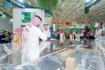 وزير البيئة يفتتح المعرض الزراعي السعودي 2025 ويشهد توقيع 28 اتفاقية بـ3.5 مليارات ريال وزير البيئة يفتتح المعرض الزراعي السعودي 2025 ويشهد توقيع 28 اتفاقية بـ3.5 مليارات ريال