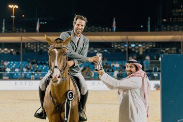 في ثاني أيام جولة الرياض الختامية لبطولة لونجين العالمية  سكوت براش بطلا للجائزة الكبرى برعاية  كافد