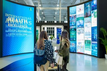 جسر الإعلام بملتقى الصحة العالمي.. تجربة تفاعلية توحد الإبداع الصحي والرسالة الإنسانية للإعلام  جسر الإعلام بملتقى الصحة العالمي.. تجربة تفاعلية توحد الإبداع الصحي والرسالة الإنسانية للإعلام