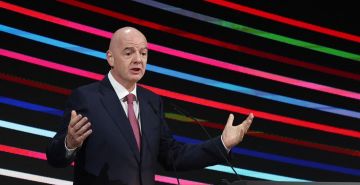 رئيس الفيفا: كرة القدم في خطر بسبب إقامة المباريات المحلية في الخارج