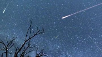 فلكية جدة: سماء المملكة تشهد ذروة زخة شهب الجباريات