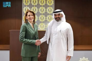 السواحة يناقش مع المديرة التنفيذية لجوجل وألفابت آفاق الاستثمار في البنية الرقمية والذكاء الاصطناعي السواحة يناقش مع المديرة التنفيذية لجوجل وألفابت آفاق الاستثمار في البنية الرقمية والذكاء الاصطناعي