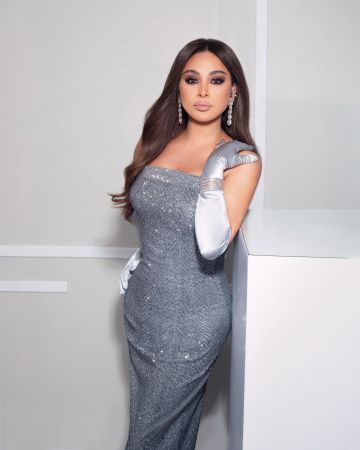 إليسا تتألق بفستان فضي على مسرح أبو بكر سالم في الرياض إليسا تتألق بفستان فضي على مسرح أبو بكر سالم في الرياض