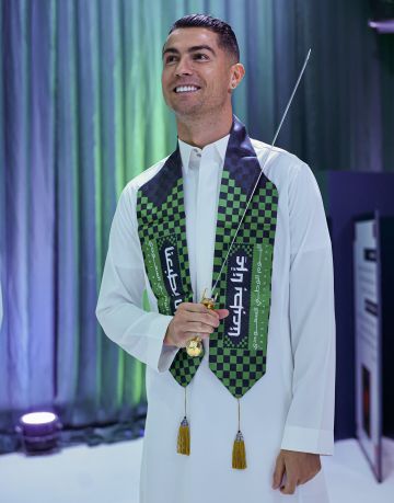 كريستيانو رونالدو يصبح أول ملياردير في تاريخ كرة القدم